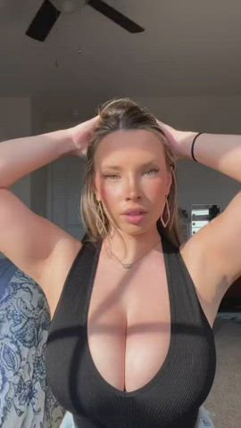 Boobs Cleavage Lips gif