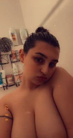 18 year olds with huge naturals your favorite? Come say hi to me! Link on my profile