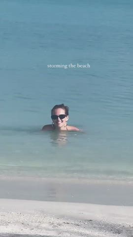 Bikini Cleavage Zoey Deutch gif