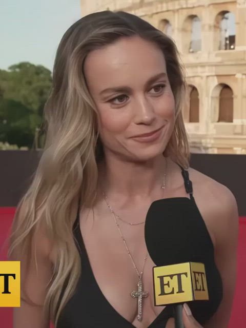 actress big tits blonde brie larson celebrity cleavage fake tits gif
