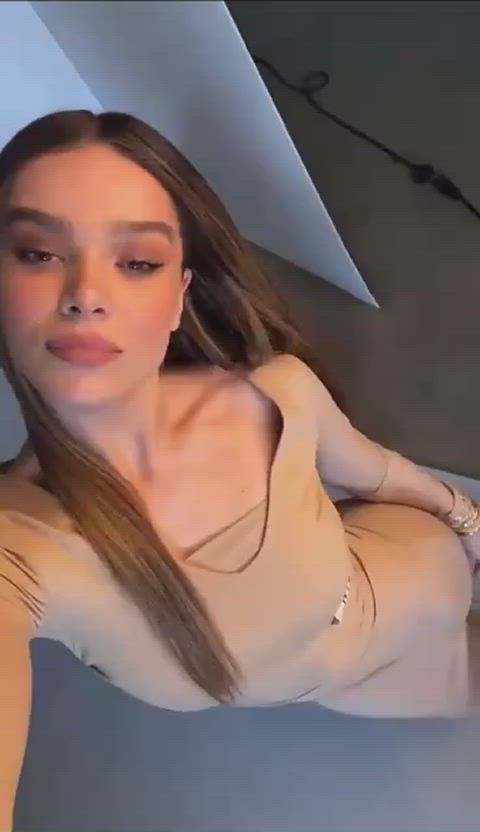 celebrity dress hailee steinfeld gif