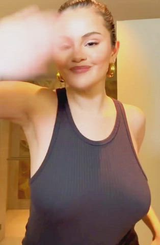 big tits boobs bouncing tits latina selena gomez slow motion gif