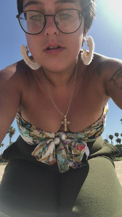 titty drop at the beach ☀️
