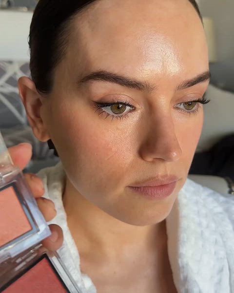 actress celebrity daisy ridley gif