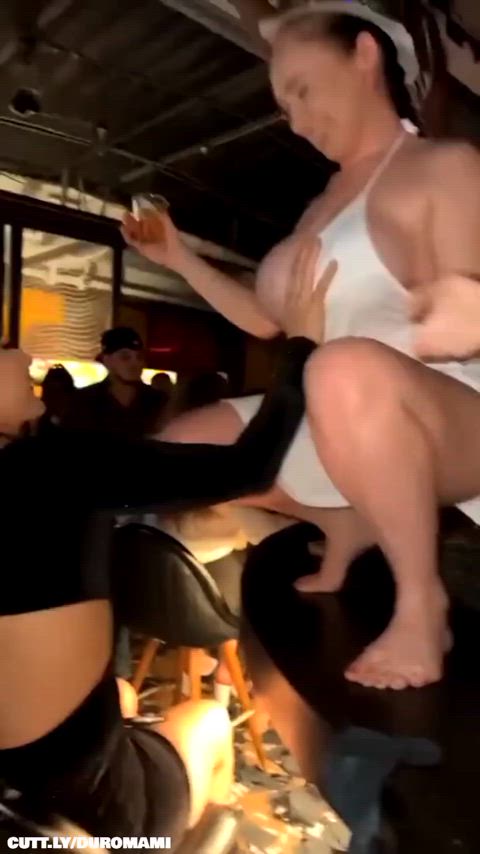 Amateur Bar Big Tits Dancing