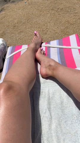 time to tan my feet…