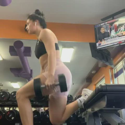 amateur big ass blue eyes brunette college fitness gym natural tits pawg sneakers