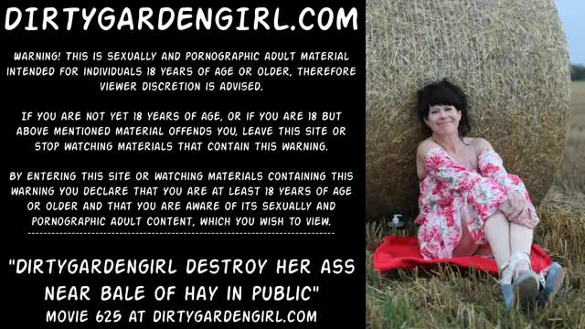 Dirtygardengirl destroy her ass near bale of hay in public