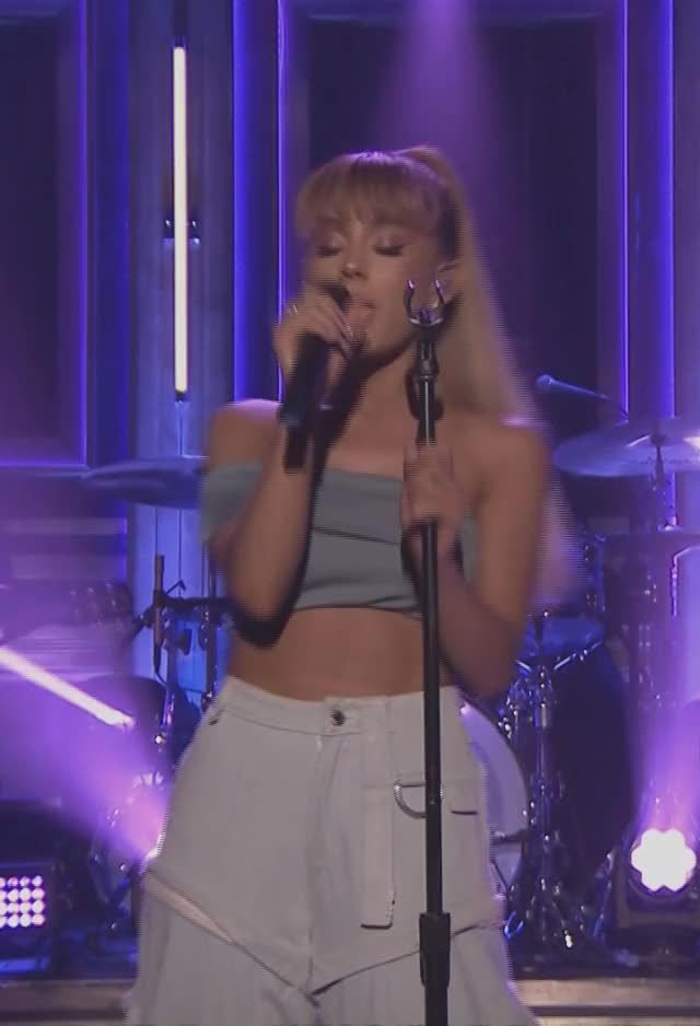 09-08-2016-Fallon-SideToSide