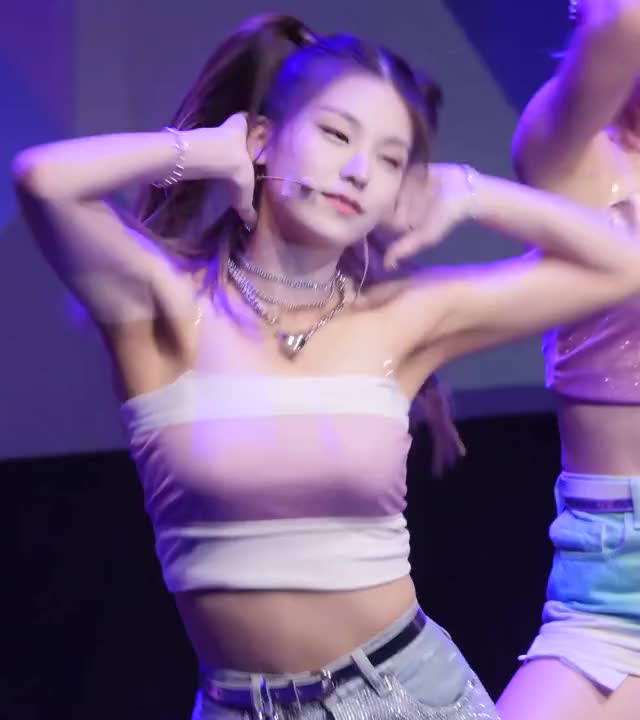 ITZY - Yeji 191018 8