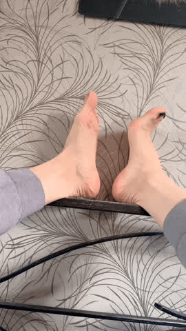 Black nails = hot nails = hot feet = hot trans = big cock, it's the only correct