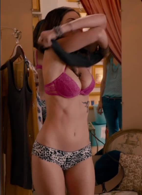 Megan Fox GIF - 001