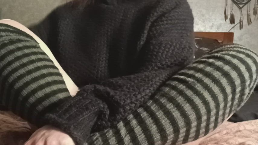 cute feet feet fetish foot foot fetish foot worship goth muscular girl thighs gif