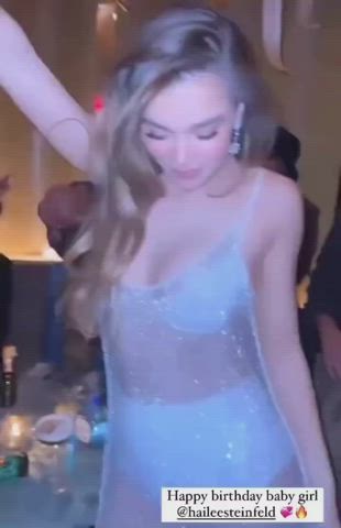 hailee steinfeld sexy sexy voice gif