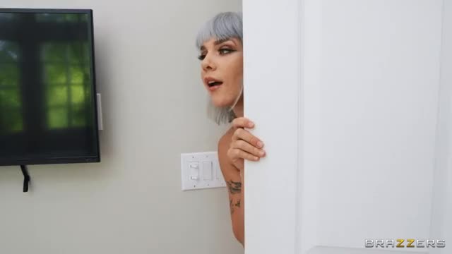 Gabbie Carter - Sneaky Shower Sex