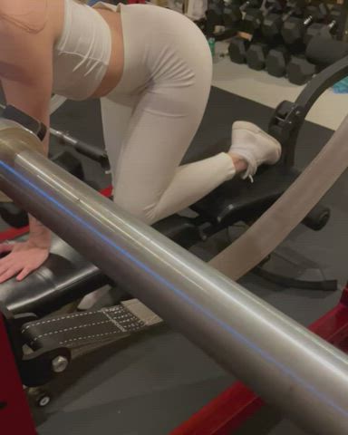 flashing gym pussy workout gif