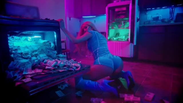 Iggy Azalea - Kream ft. Tyga 3