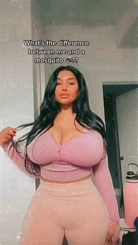 bouncing tits busty cleavage gif