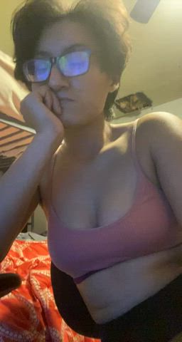 Gabbi Salinas aka Queenscarer on Tiktok spreading her pussy wide on snap chat