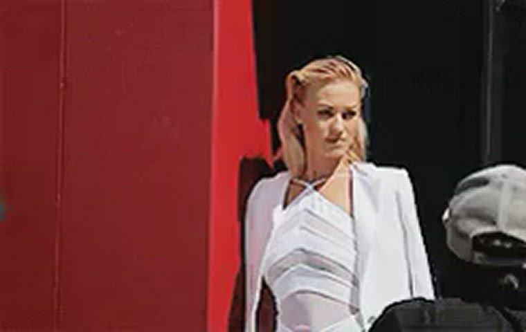 australian celebrity yvonne strahovski gif