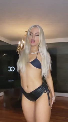 big ass blonde brazilian celebrity dancing thick twerking gif