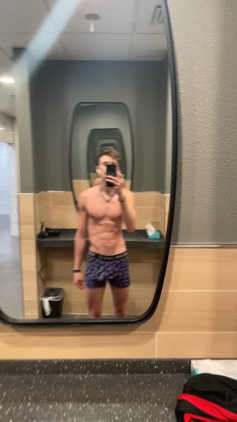 abs gym muscles onlyfans public tease teasing flexing exposed-in-public gay-muscle