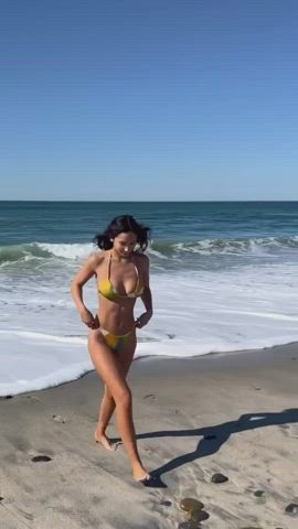 beach bikini jiggling sexy gif