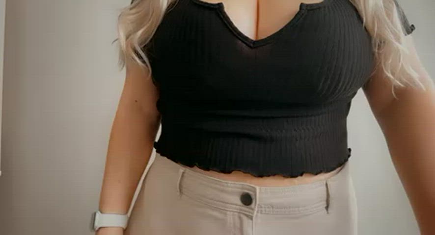 Someone should come fuck my tits in this cute outfit 😌