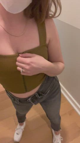I love a top that gives you easy access!