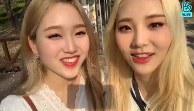 V LIVE - [이달의 소녀] 엉망징창사생대회 1등 꽃놀이 36