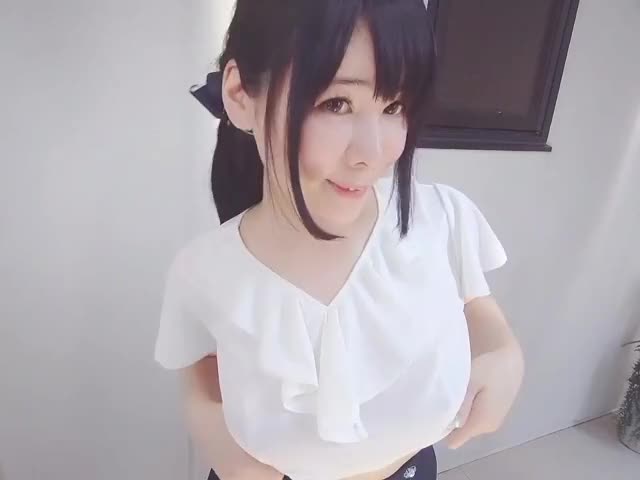 Yui Titty Drop