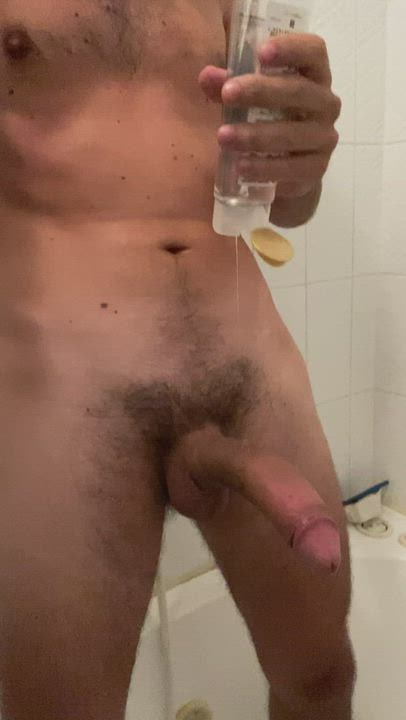 Who wanna help to soap me? ?