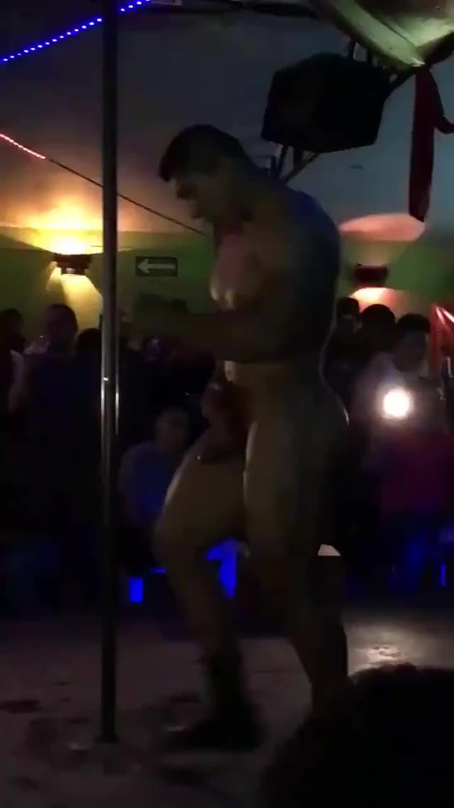 CHICO DE LA RED - Quién es tu mejor Stripper? pública aquí el vídeo de tu mejor