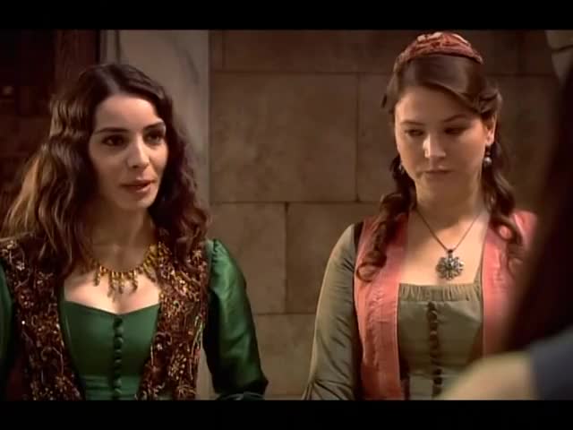 Muhteşem Yüzyıl - 13.Bölüm (HD) Mahidevran Sultan talking in green