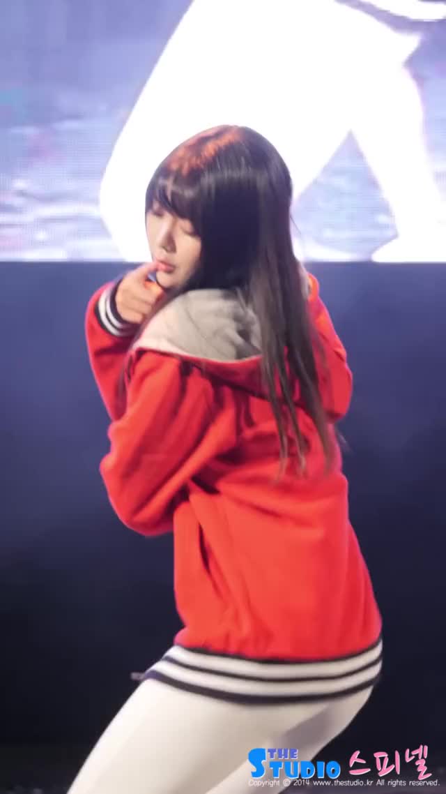 141016 Hyunyoung shake 2 (Tell me tell me) loop 2