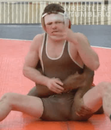 big bulge bulgexxl gay male spandex wrestling gif