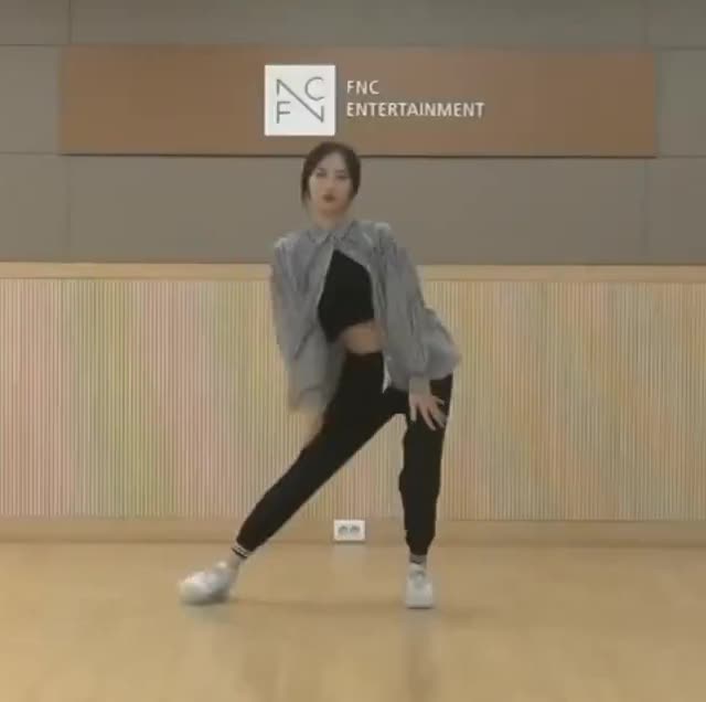 Jiwon Cherry Bullet NHK-2