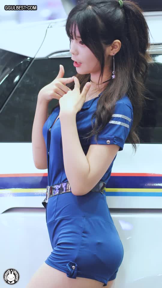 Racing model Lee Songbin chest Button .gif