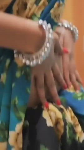 belly button bhabi big tits bra natural tits saree gif