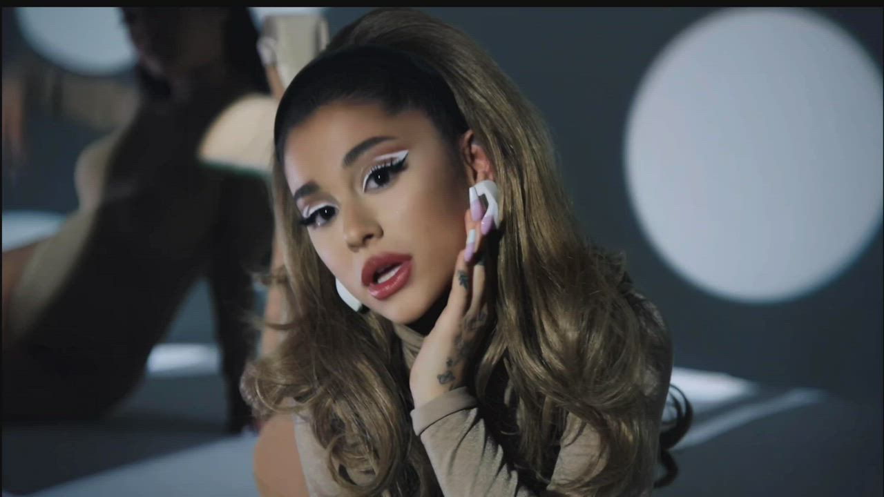 Ariana Grande Celebrity Dancing gif