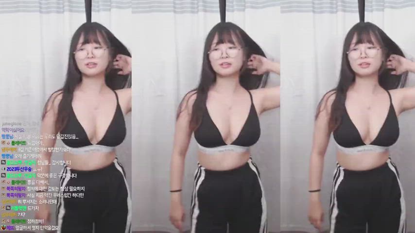 big tits dance korean gif