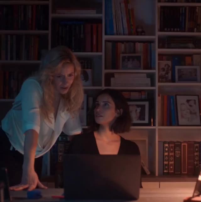 Sara Dögg Ásgeirsdóttir, Heida Reed Lesbian Plot in Stella Blómkvist (2017) [Cropped