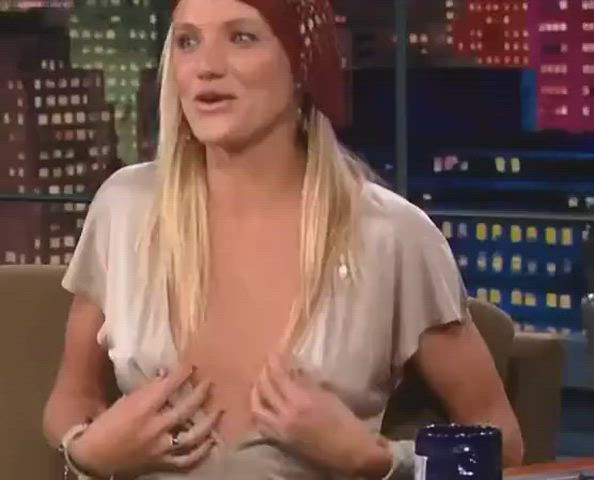 cameron diaz cleavage sexy gif