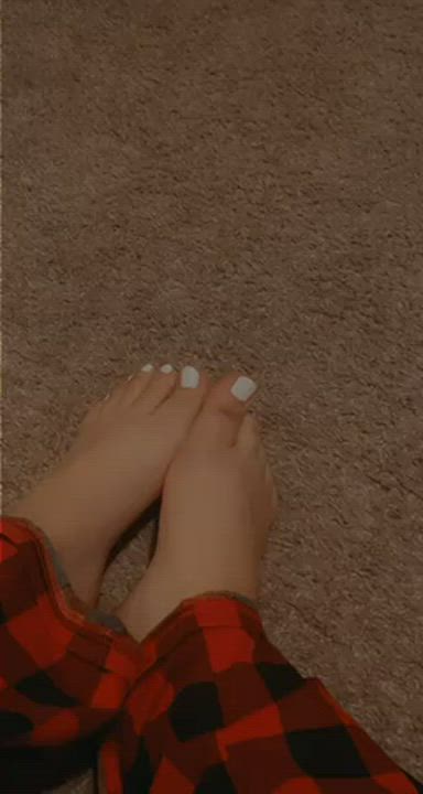 wiggly white toes 🤍 👣 💋 (oc) [gif]
