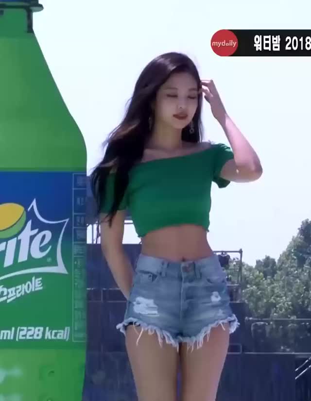 '워터밤 2018(WATERBOMB)' 블랙핑크(BLACKPINK), 한 여름 도심에서 즐기는