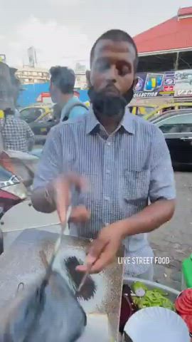 Indian street food (sandwich, cucumber, sauce, tomatoes, onion, avocado)