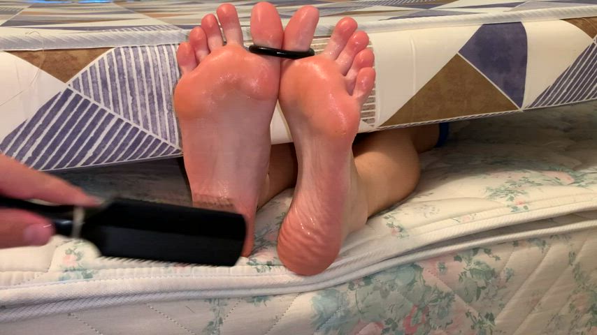 Stuck under the mattress 😅🦶🏻