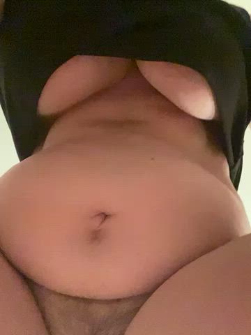 My kitty [f] jiggles and shows off her kitty