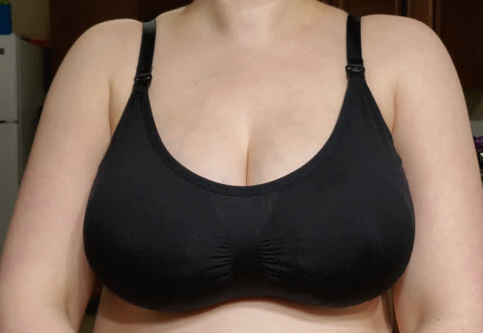 Big Tits Boobs Braless Busty Huge Tits MILF Natural Tits gif