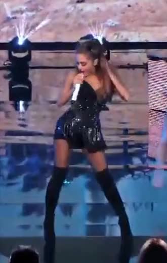 Ariana Grande gif